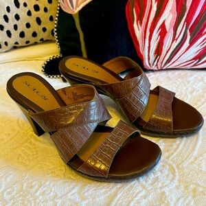 Sale!! SOLOS Carmin Croc Embossed Mules Size 7